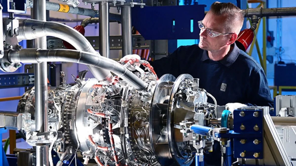 G&ouml;ky&uuml;z&uuml;nde yeşil d&ouml;n&uuml;ş&uuml;m: Rolls-Royce&rsquo;tan hibrit u&ccedil;ak motoru