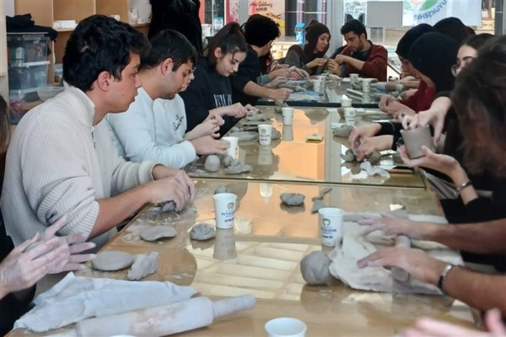 İnönü Üniversitesi Tıp Fakültesi öğrencileri, seramikle buluştu