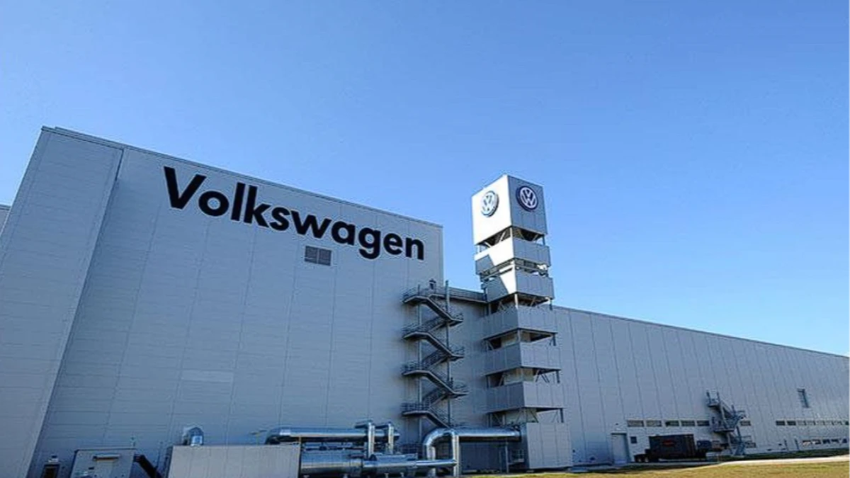 Almanya'da Volkswagen krizi b&uuml;y&uuml;yor! 'Hi&ccedil;bir fabrika kapatılamaz'