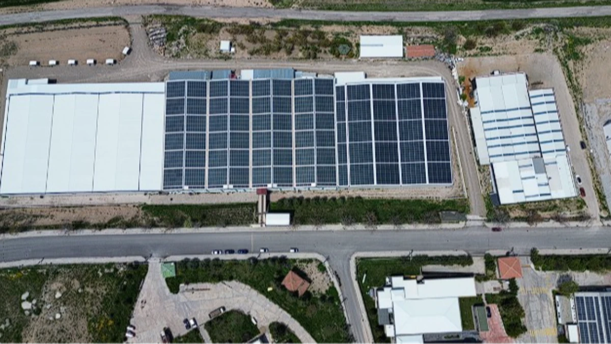 G&uuml;neş enerjisi ve yağmur suyu ile &uuml;retim: &Ccedil;orap fabrikasından &ouml;rnek model