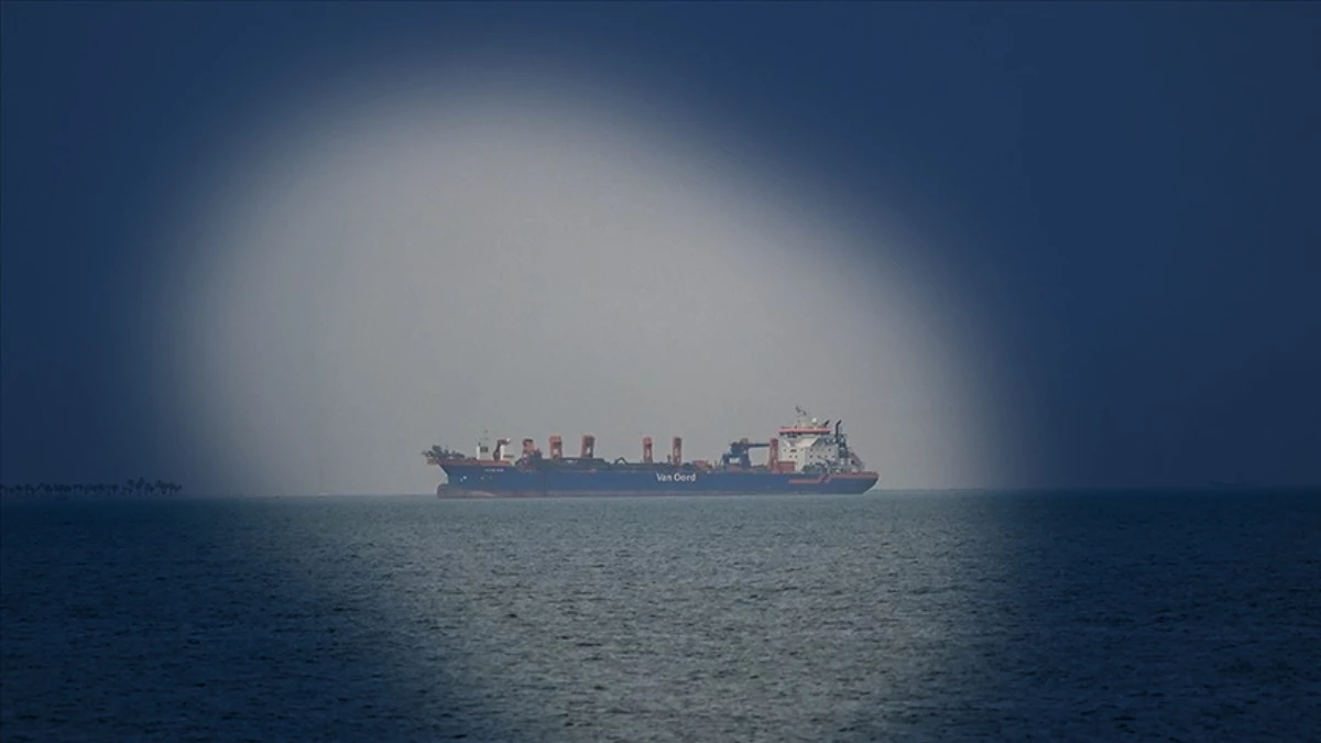 Aylar sonra bir ilk: İran petrol&uuml; y&uuml;kl&uuml; 3 tanker H&uuml;rm&uuml;z Boğazı&rsquo;ndan ge&ccedil;ti