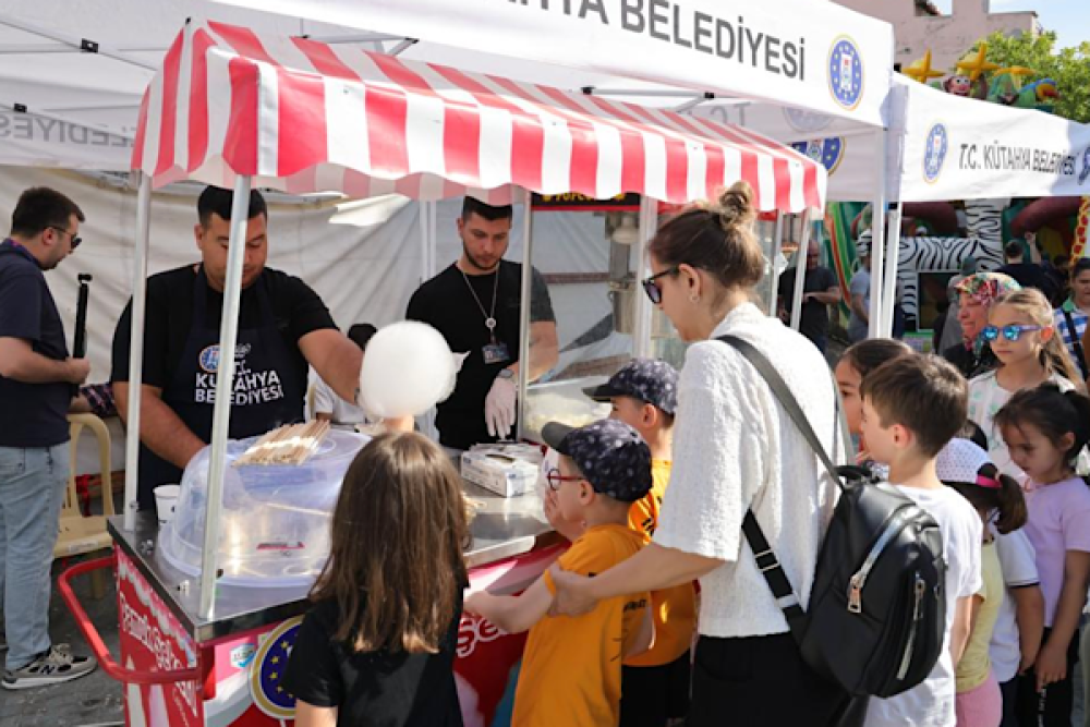 K&uuml;tahya&rsquo;da Germiyan Sokak&rsquo;ta &ccedil;ocuklara y&ouml;nelik etkinlik d&uuml;zenlendi