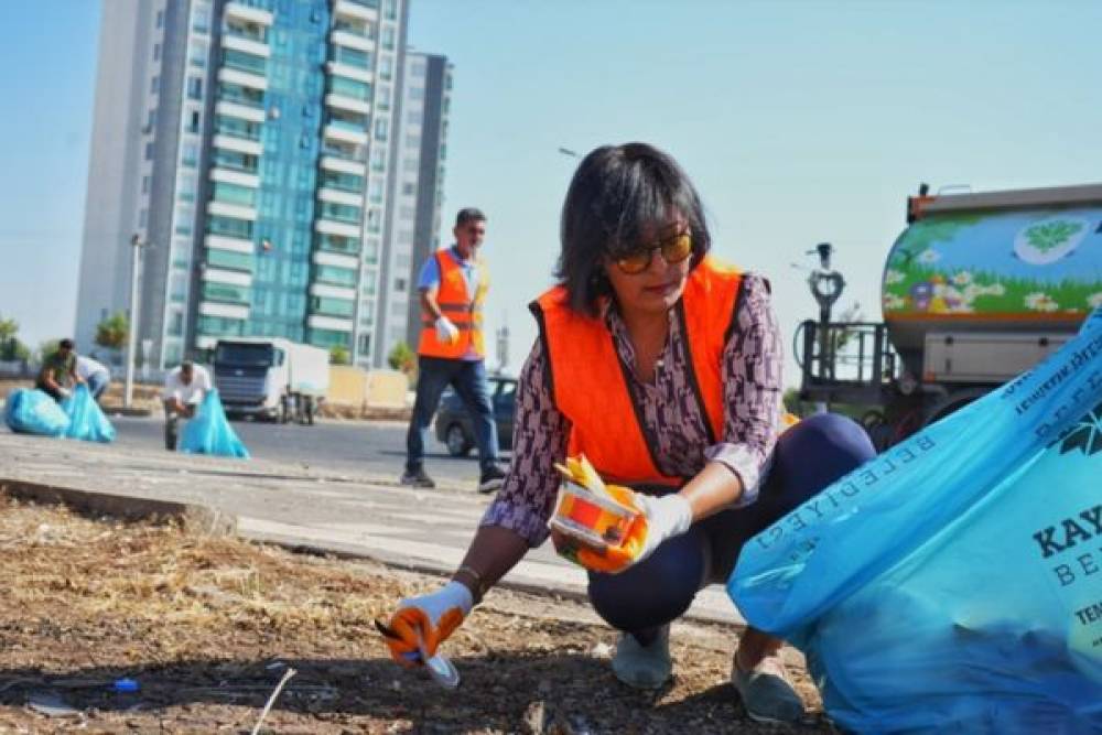 Stadyum &ccedil;evresinde kapsamlı temizlik