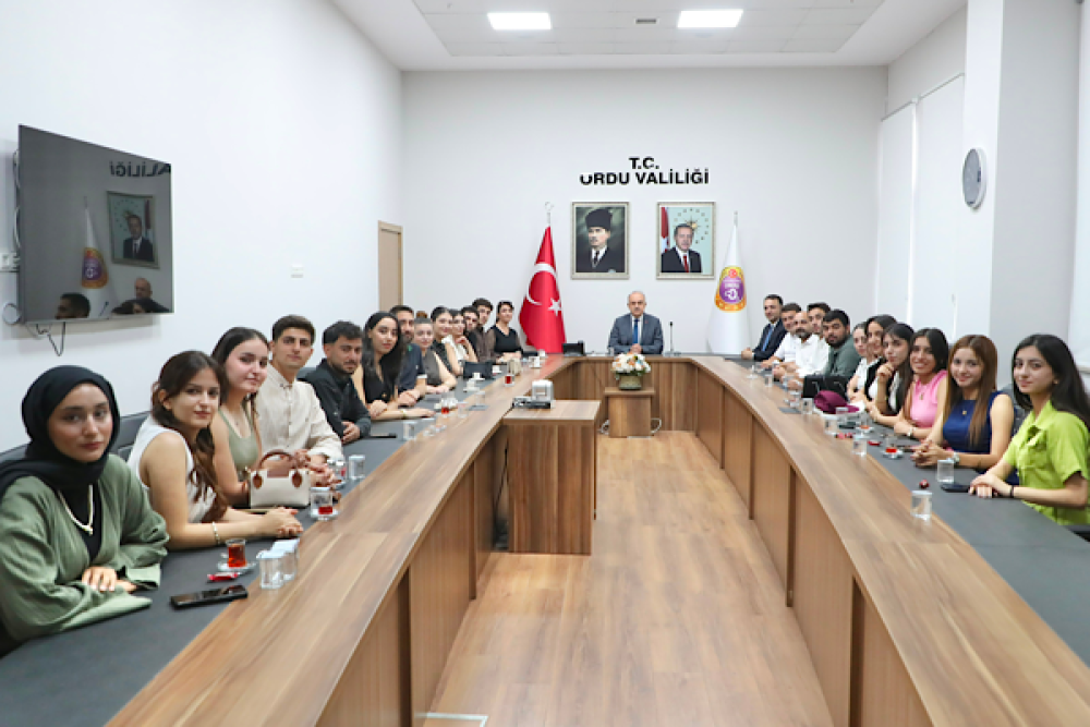 Mardinli &uuml;niversite &ouml;ğrencileri Ordu Valisi Erol&rsquo;u ziyaret etti