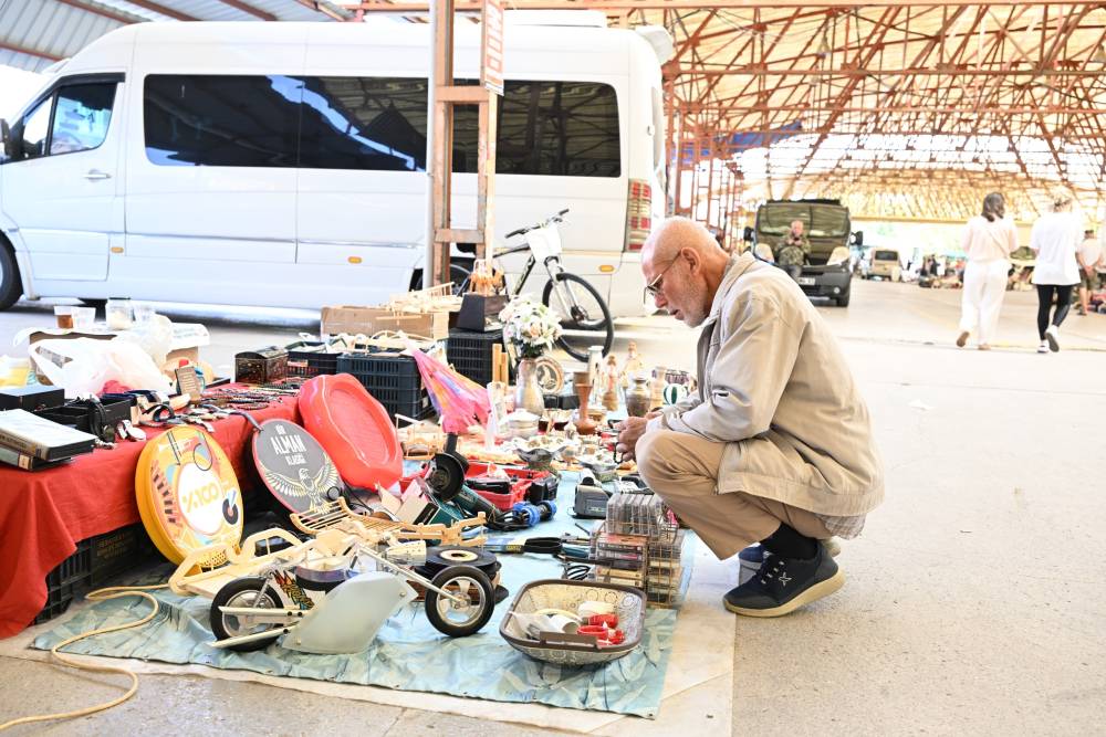 Manisa&rsquo;da İkinci El Eşya Pazarı yeni yerinde hizmete başladı