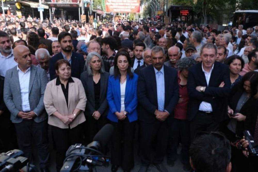 Diyarbakır'da miting gözaltıları sürüyor 