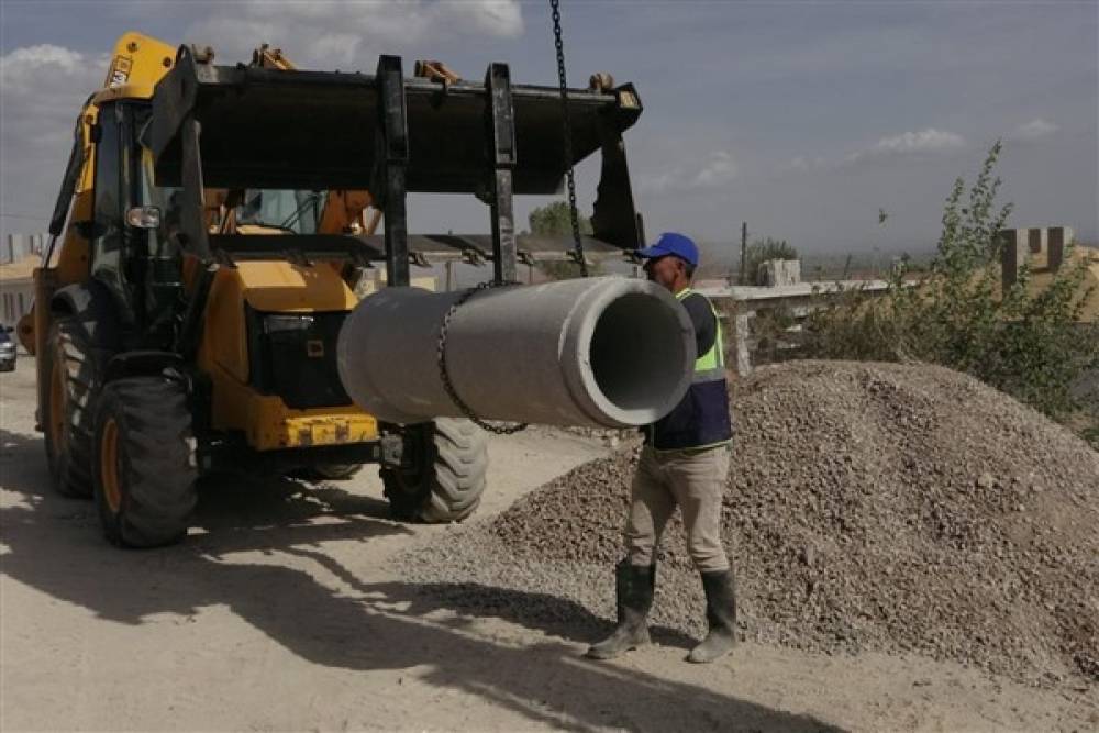 Depremde hasar gören altyapı hatları yenileniyor