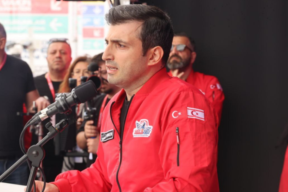 Bayraktar: İzmit K&ouml;rfezi&rsquo;nde TEKNOFEST Mavi Vatan &ouml;ncesi tarihi buluşma