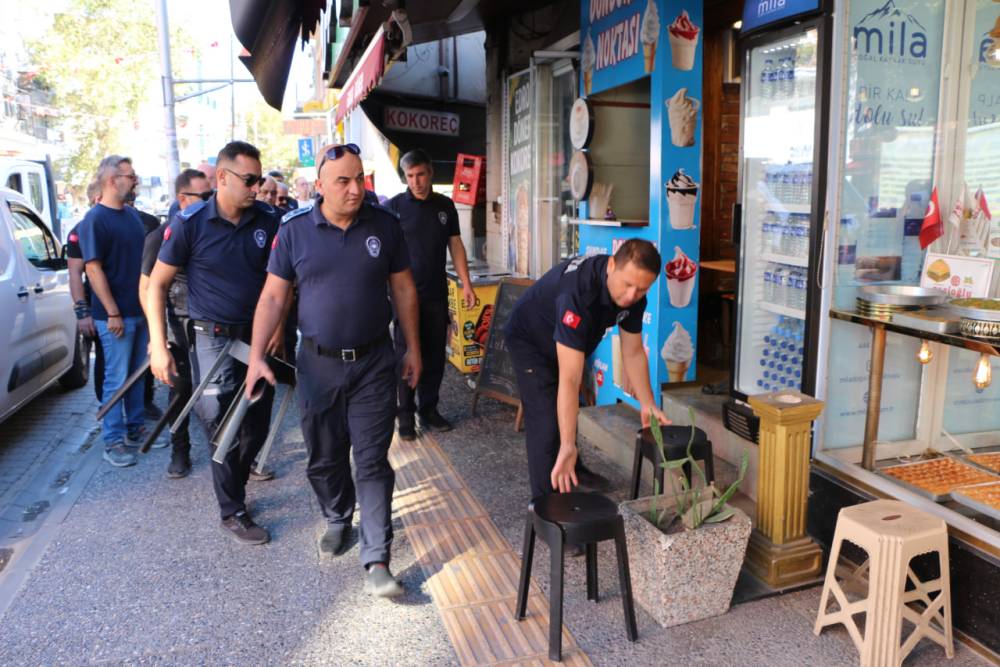 Edremit&rsquo;te kaldırım işgallerine zabıta denetimi
