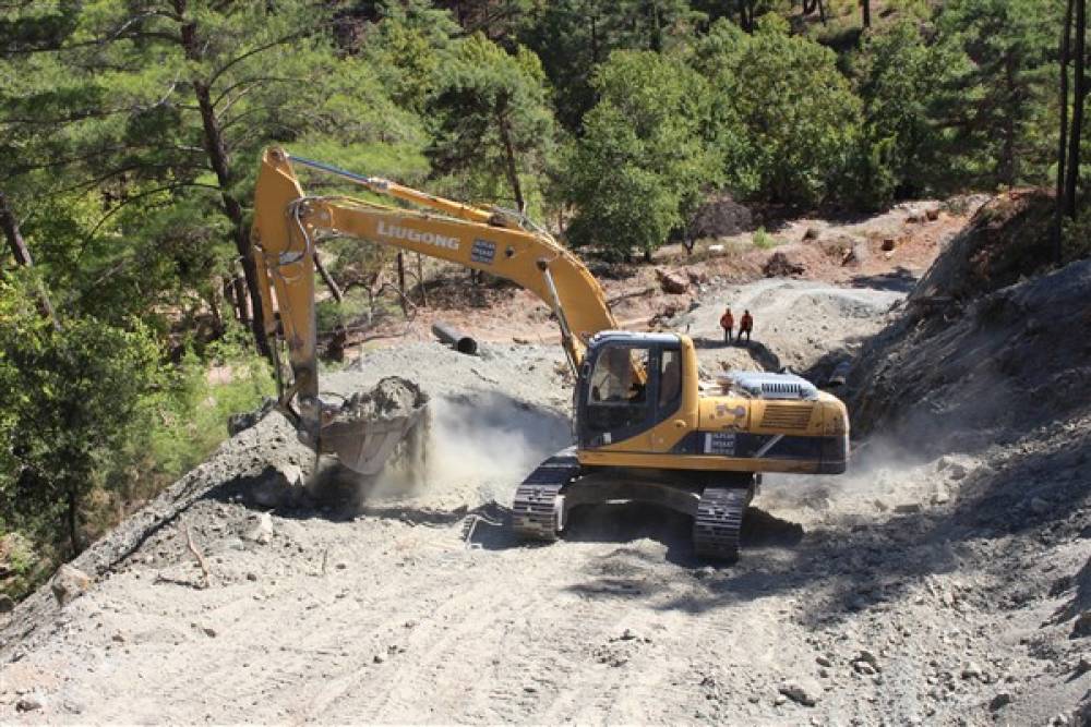 Antalya Büyüklehir, Kumluca'da içme suyu çalışması yapıyor