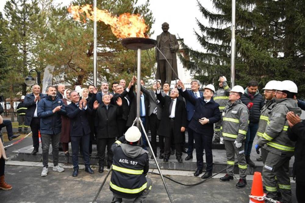 Başkan Büyükkılıç, Sarız İlçesi Doğal Gaz Verme Töreni'ne katıldı