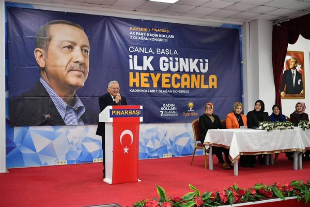 Başkan Büyükkılıç, AK Parti Pınarbaşı ve Sarız İlçe Kadın Kolları Kongrelerine katıldı