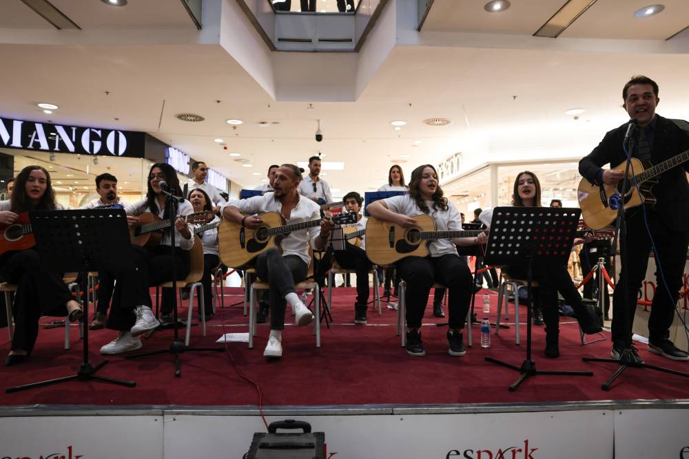 ESMEK kursiyerleri, ESMEK Yeni Yıl Konseri düzenledi