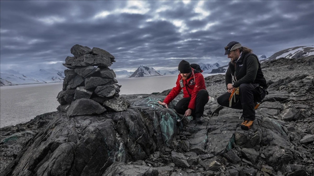 T&uuml;rk ve Bulgar jeologlar Antarktika'nın jeolojik ge&ccedil;mişini araştırıyor