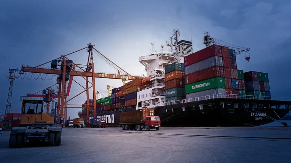 ABD dış ticaret a&ccedil;ığı hafifledi: 2025 bilan&ccedil;osu 901,5 milyar dolar oldu