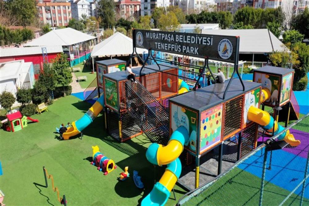 Muratpaşa'da bulunan Teneffüs Park'a yeni bir oyun parkuru eklendi