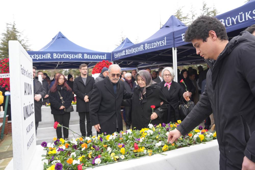 Eskişehir Büyükşehir Belediyesi meclis üyesi Aydın Ünlüce, kabri başında anıldı