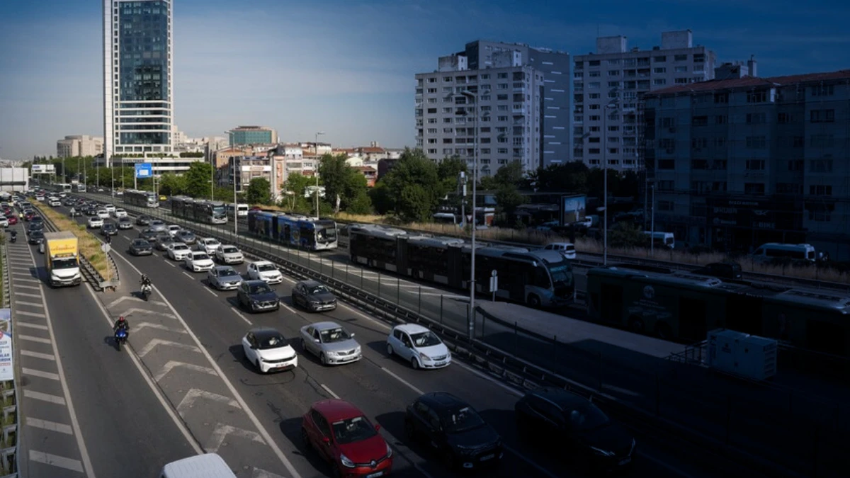 Yeni trafik d&uuml;zenlemesi sonrası makas atma ihlali y&uuml;zde 93 azaldı