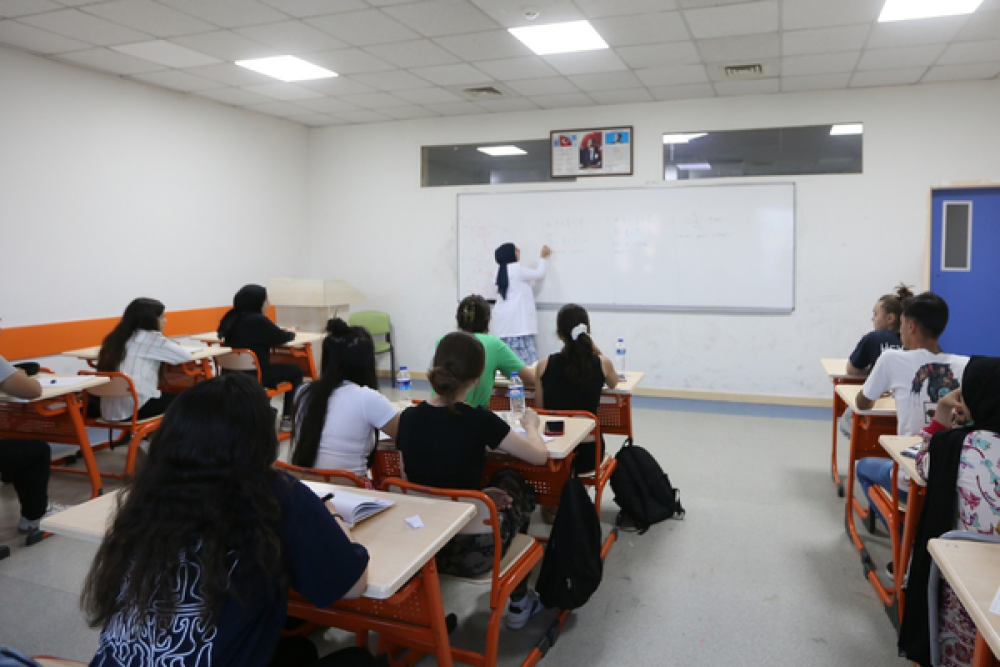 GASMEK &ouml;ğrencileri hayallerindeki &uuml;niversite ve b&ouml;l&uuml;mlere yerleşti