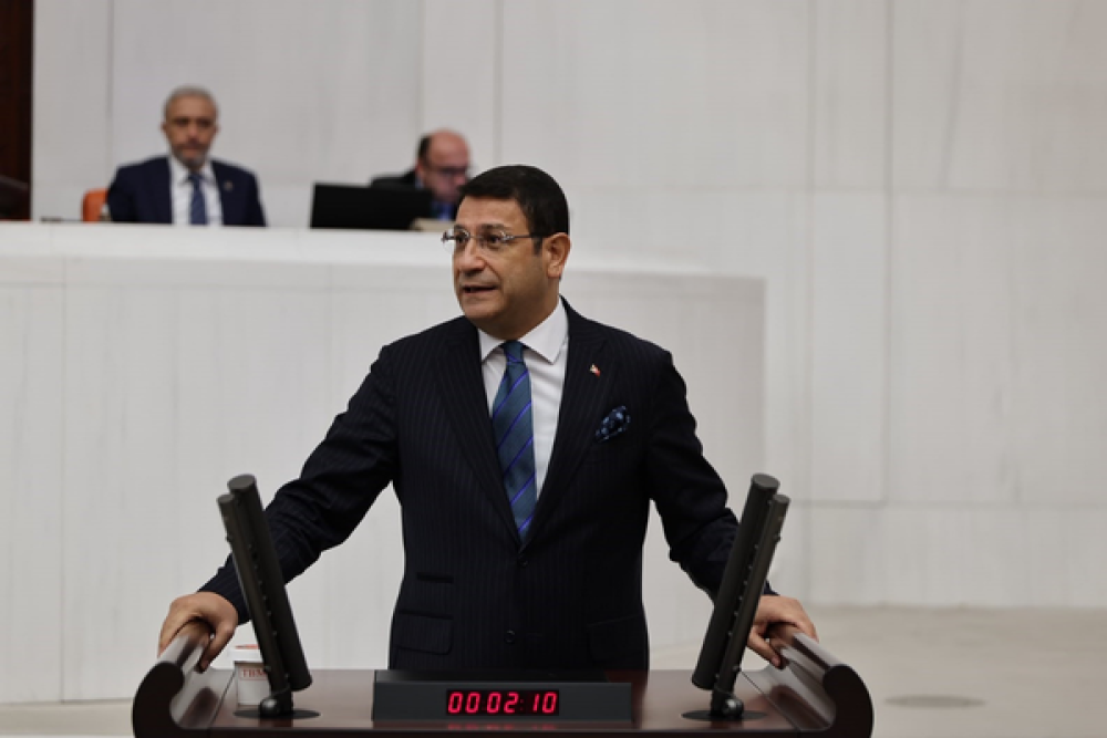 Şahin: Faiz &ouml;demeleri b&uuml;t&ccedil;eyi 1,3 trilyon lira a&ccedil;ığa s&uuml;r&uuml;kl&uuml;yor