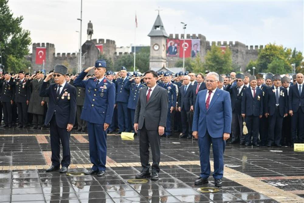 Büyükkılıç, 19 Eylül Gaziler Günü’nün 103’üncü yılı programına katıldı