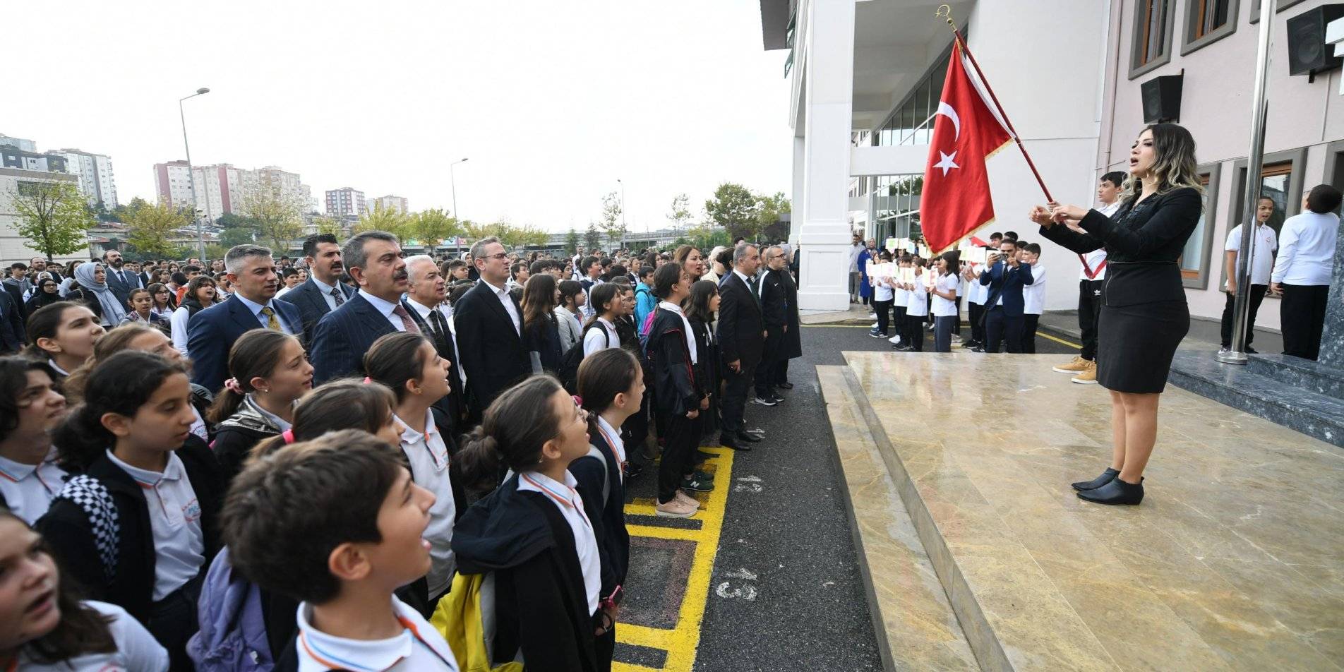 Bakan Yerlikaya: Kurumlarımızın tüm ekipleri saha taramalarına hemen başladı