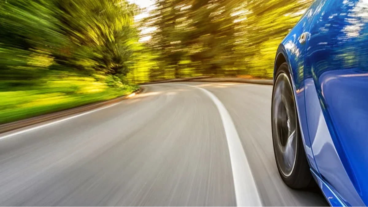 Yollarda yeni d&ouml;nem: Ara&ccedil;ların ezdiği naylon film elektrik &uuml;retiyor