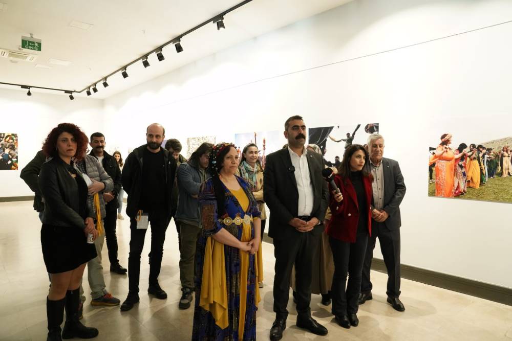 Eş Başkan Hatun, Newroz kutlamalarının yer aldığı fotoğraf sergisine katıldı