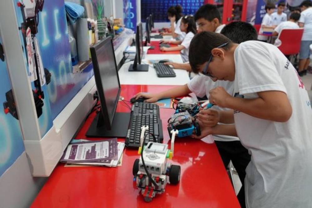 &Ccedil;ocuklar robotik kodlamayla geleceğe hazırlanıyor