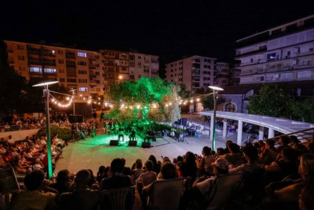 Zeytin ağacının altında &ldquo;Gece Makamı&rdquo; ezgileri yankılandı
