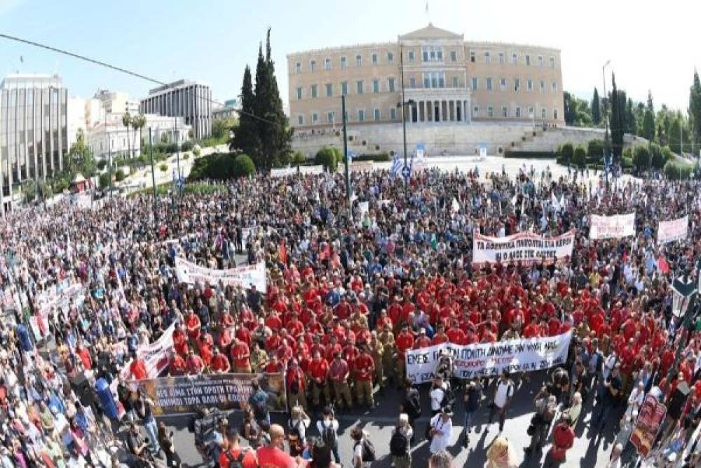 Yunanistan'da işçiler yaşam maliyetini protesto için genel greve çıkıyor