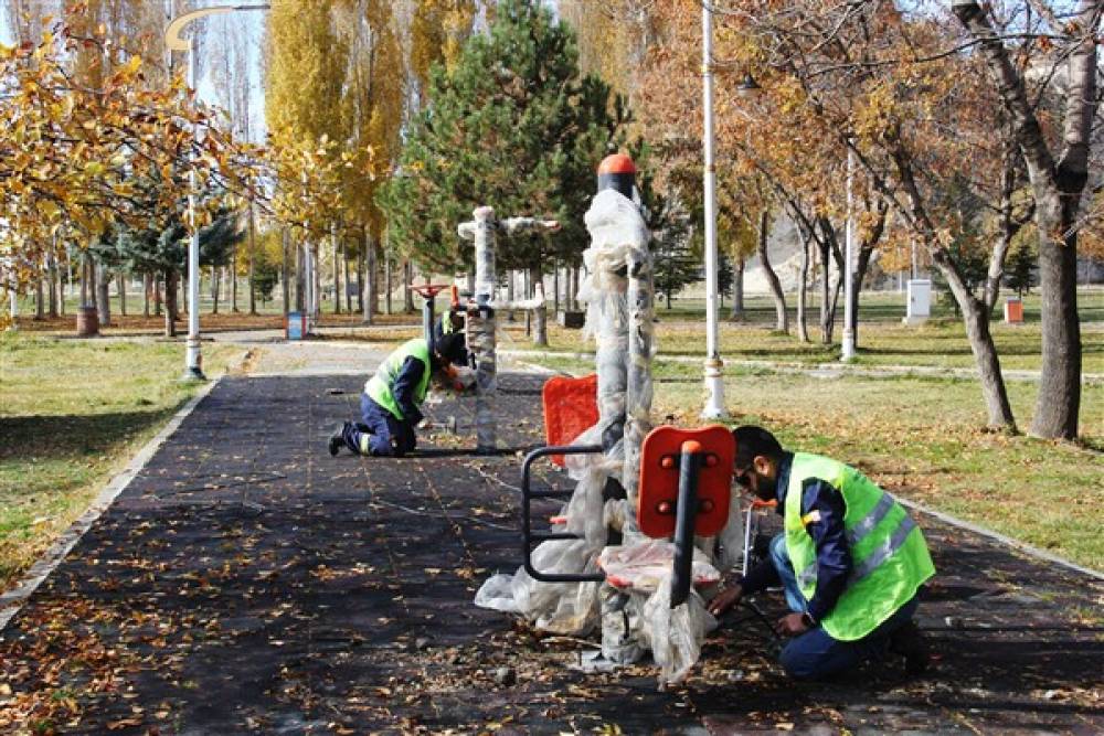 Van Büyükşehir'den park ve bahçelerde yenileme çalışmaları