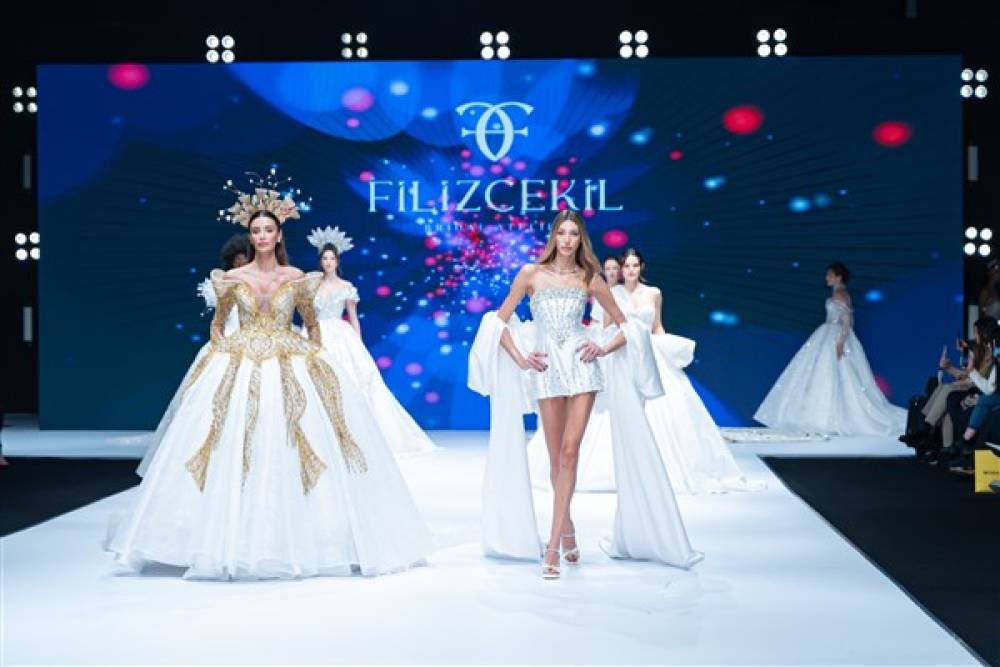 IF Wedding Fashion İzmir podyumlarında defileler sürüyor