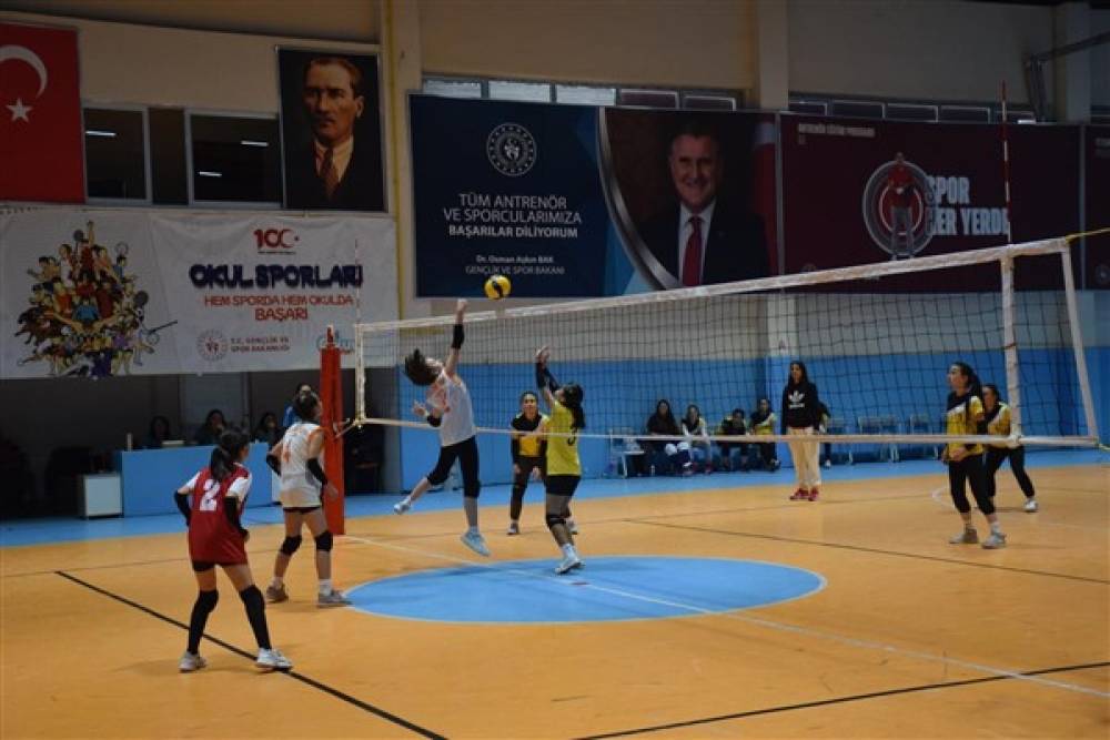 Afyonkarahisar'da Okul Sporları Müsabakaları başladı