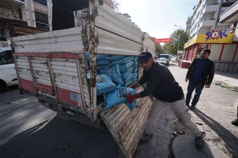 Beylikdüzü'nde yakacak yardımı yapıldı