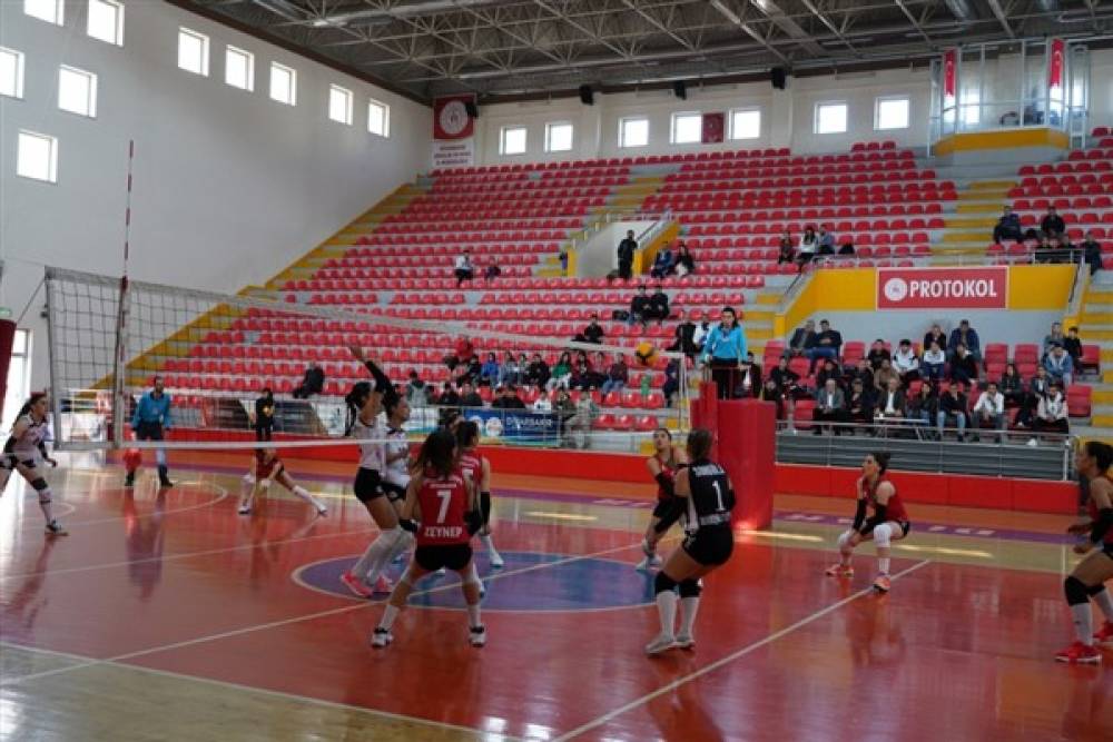 Diyarbakır Kadın Voleybol Takımı, Gaziantep Zeugma Takımını mağlup etti