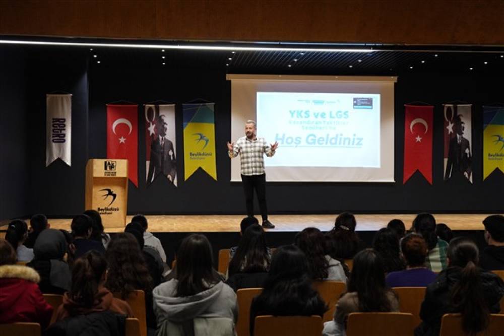 Beylikdüzü'nde LGS ve YKS adayları için “Kazandıran Taktikler Semineri” düzenlendi