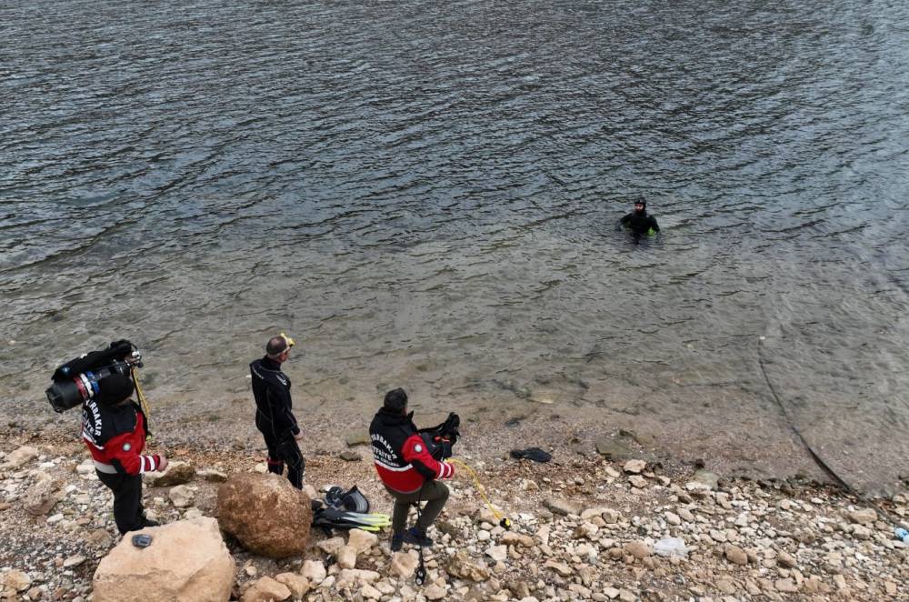 Su Altı Arama Kurtarma ekibi, Dicle Barajı gölünde arama kurtarma tatbikatı gerçekleştirdi