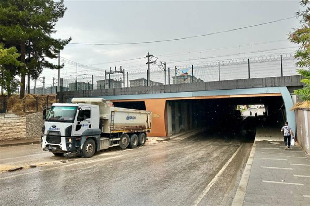 Gaziantep Büyükşehir Belediyesi, yağış uyarısı sonrası harekete geçti 