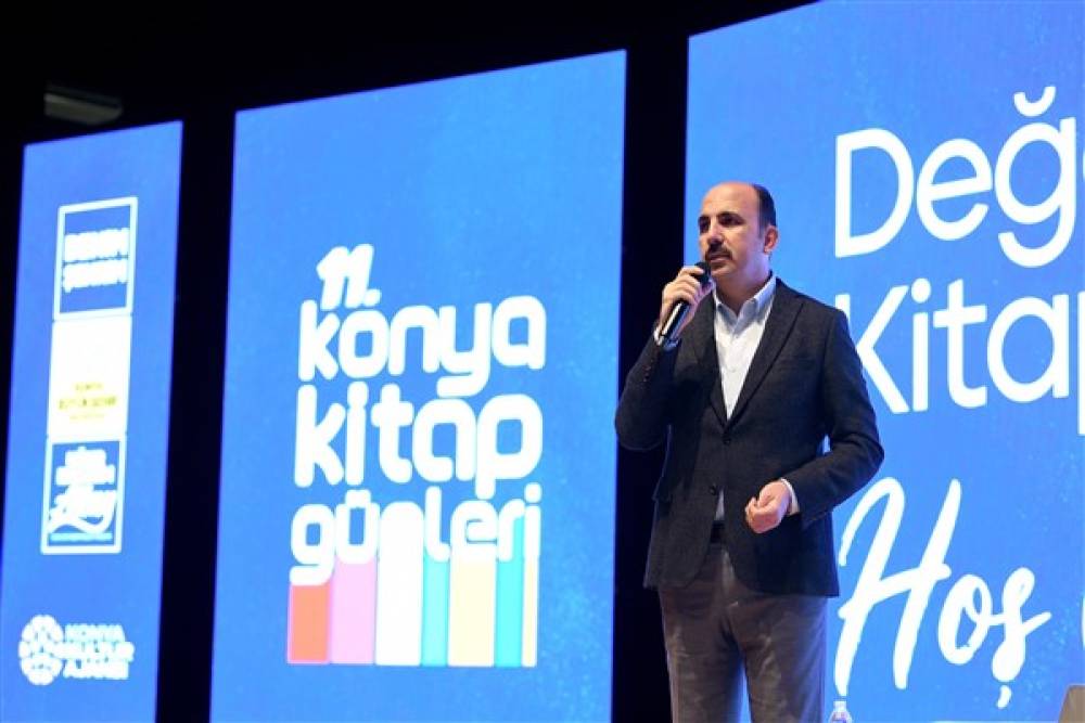 Başkan Altay, 11. Konya Kitap Günleri'nde vatandaşlarla buluştu