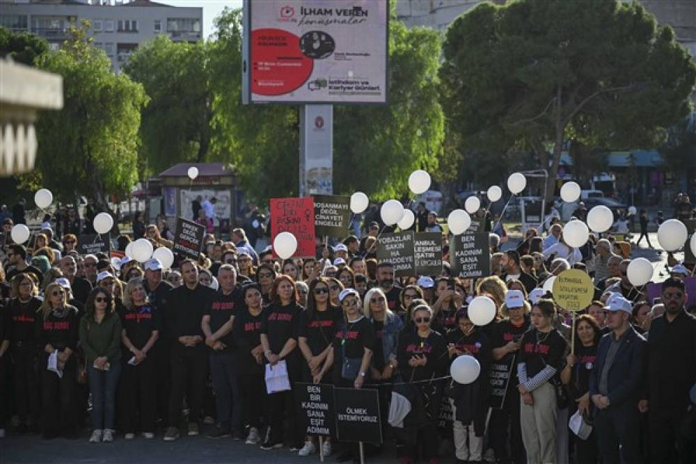 Bornova’da İstanbul Sözleşmesi için yürüyüş yapıldı