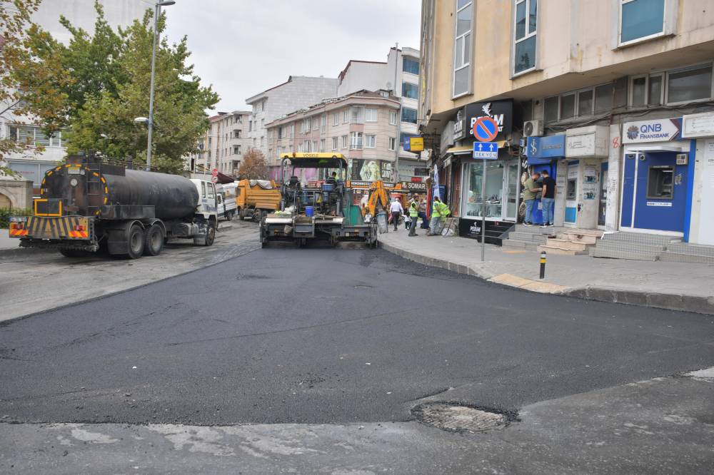 Esenyurt'ta 6 ayda 100 bin ton asfalt ve 120 bin metrekare parke yol yapıldı