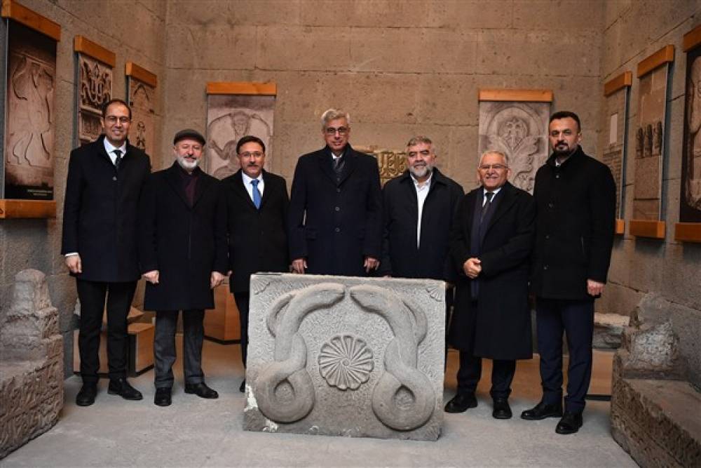 Başkan Büyükkılıç, Bakan Memişoğlu’na dünyanın ilk Tıp Fakültesini gezdirdi 