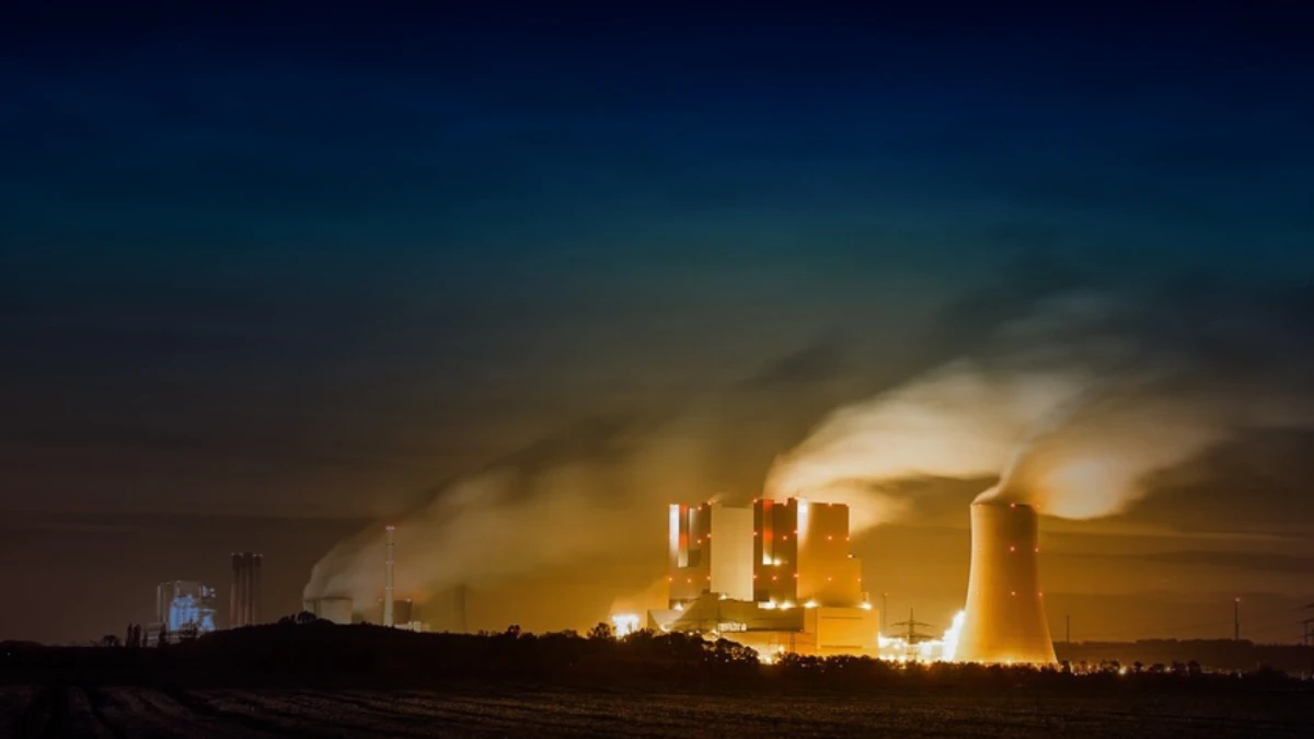 K&uuml;resel enerjide b&uuml;y&uuml;k d&ouml;n&uuml;ş&uuml;m: Yapımı s&uuml;ren projelerin y&uuml;zde 72&rsquo;si temiz kaynaklı