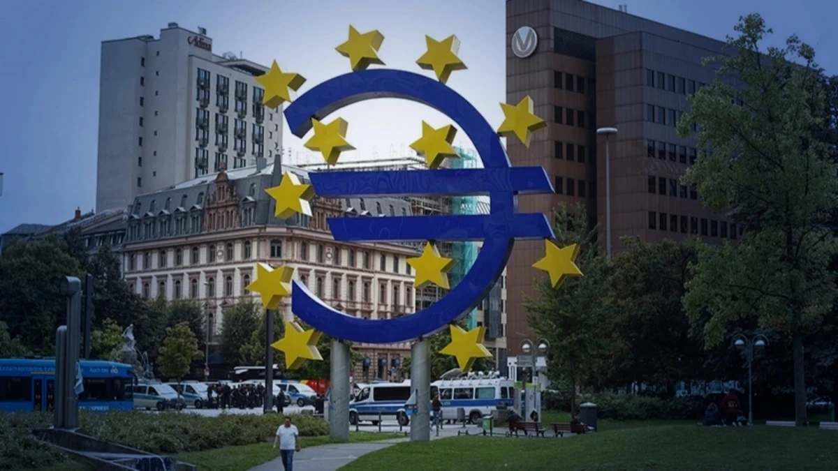 ECB &uuml;cretler konusunda uyardı: Petrol ve emtia fiyatlarının etkileri yakından izlenmeli