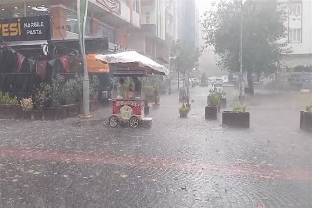 Diyarbakır'ı dolu ve şiddetli sağanak vurdu