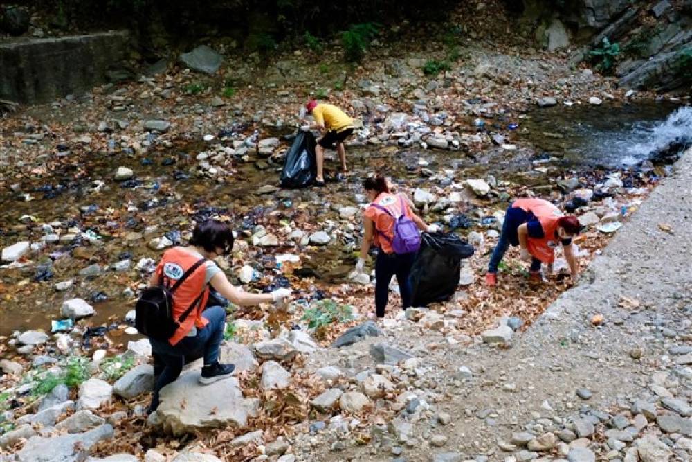 Dünya Temizlik Günü'nde doğada 2 kamyon çöp toplandı