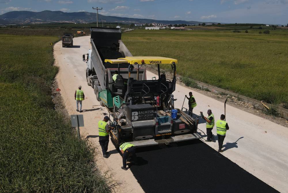 Balıkesir Büyükşehir Belediye ekipleri son 6 ayda 92.6 km yol yenileme çalışması yaptı