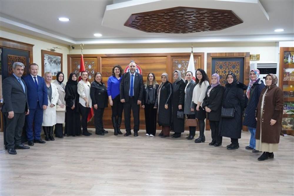 Orhangazi İlçe Gençlik Kolları Başkanı Çelik ve yönetimi, Başkan Aydın'ı ziyaret etti