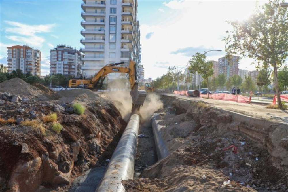 Mahabad Bulvarı'ndaki içme suyu deplase çalışması tamamlandı